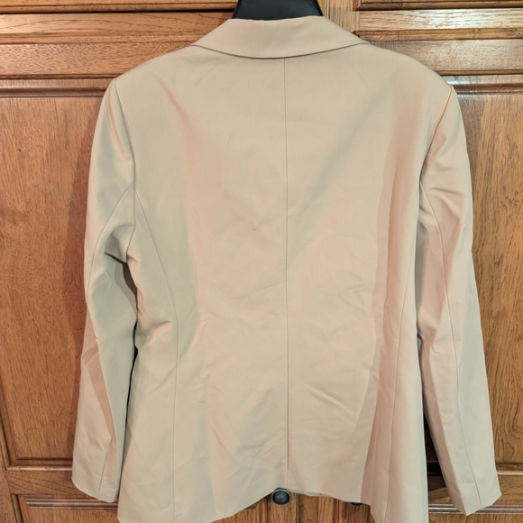 Chic Beige Blazer for Women - Picture 3 of 3